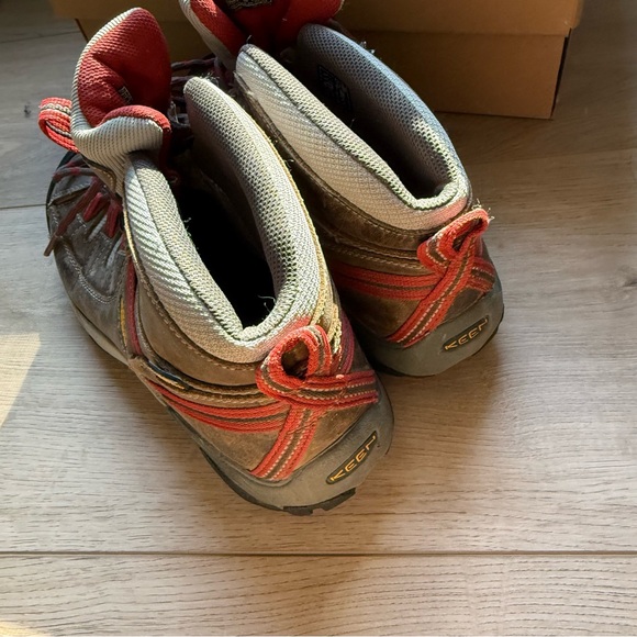 KEEN Targhee II mid women’s Brown and Red leather Hiking Boots - Picture 5 of 8